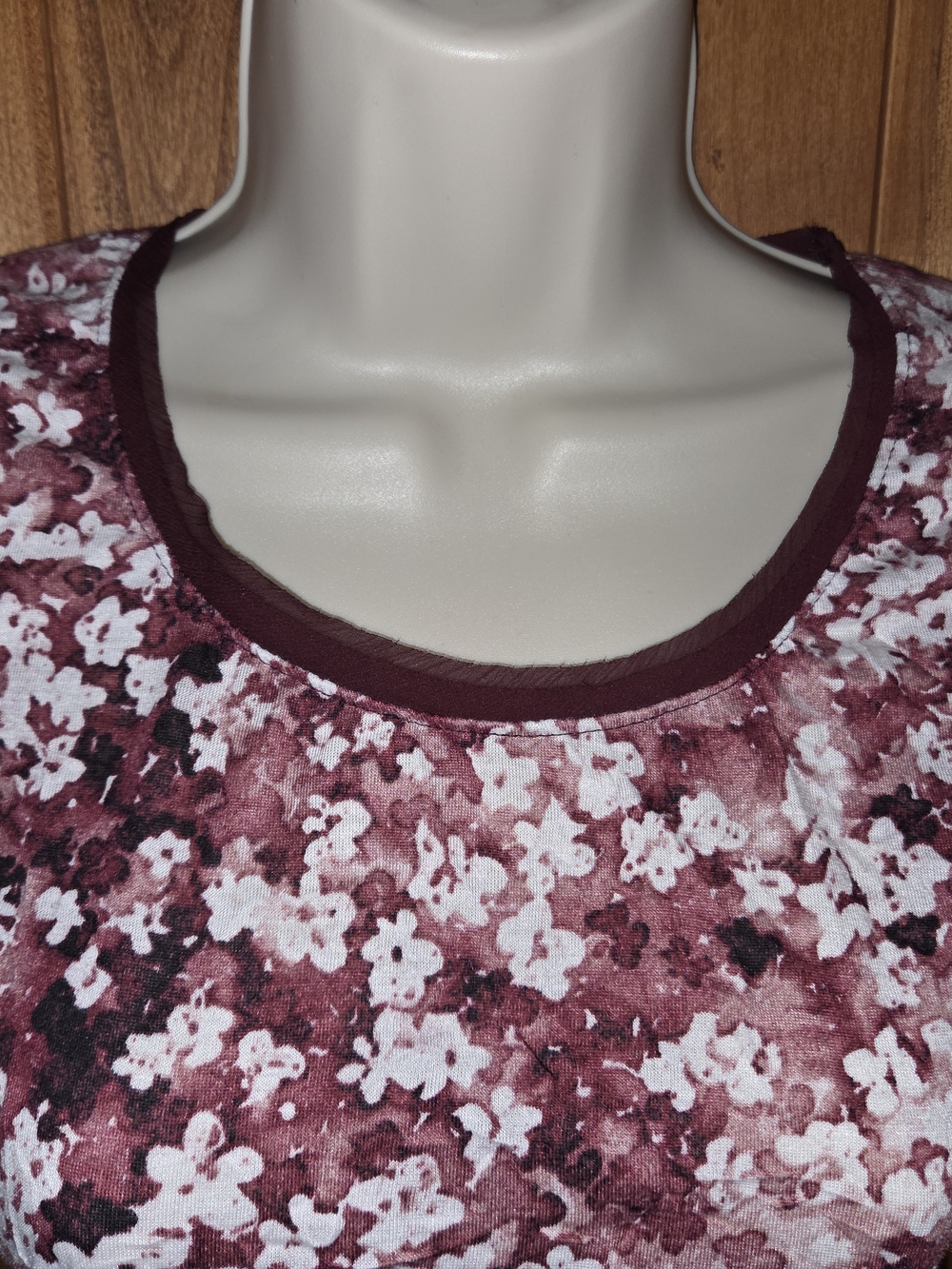 Simply Vera Vera Wang Burgundy Floral Short-Sleeve Tee - Picture 2 of 11
